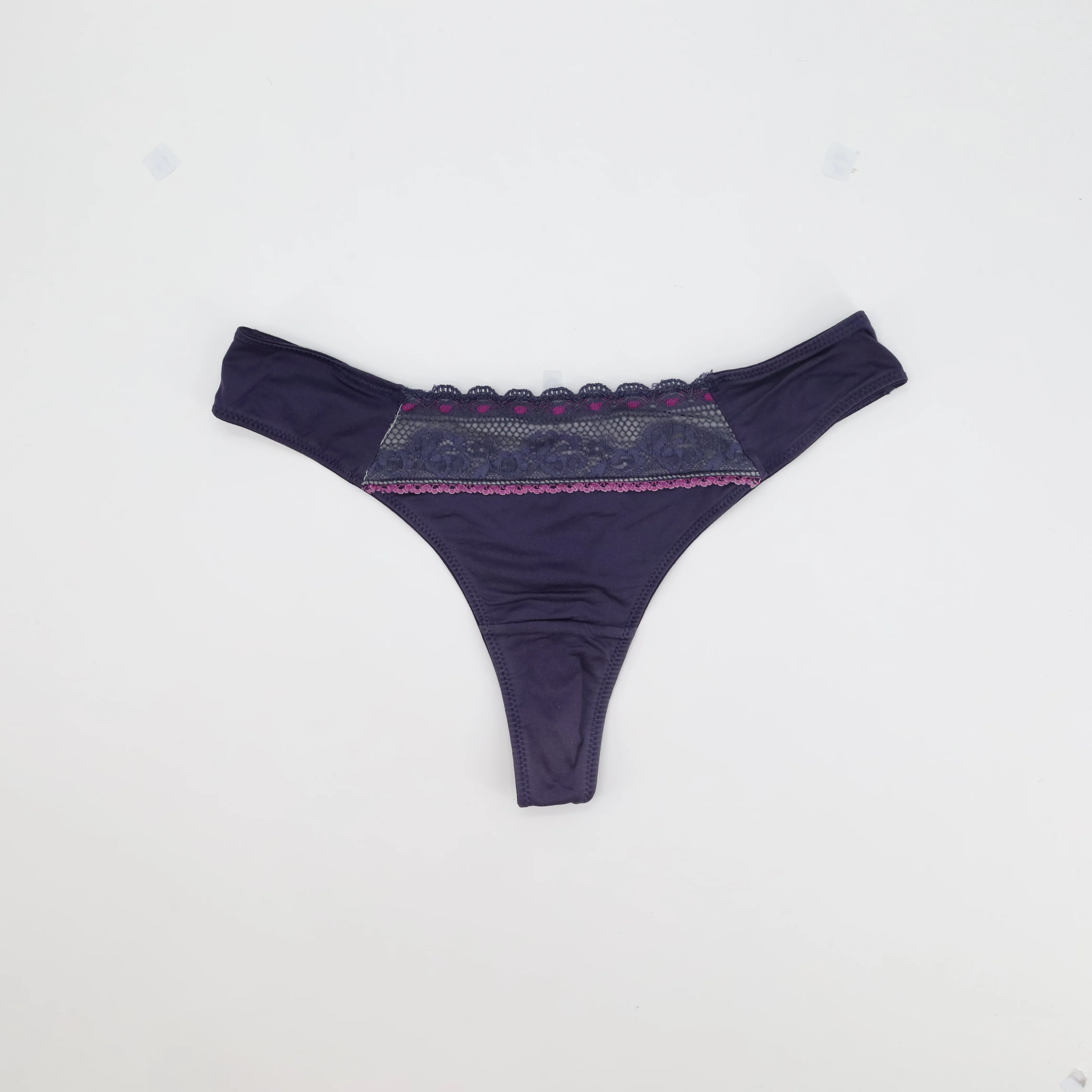 String RougeGorge Violet